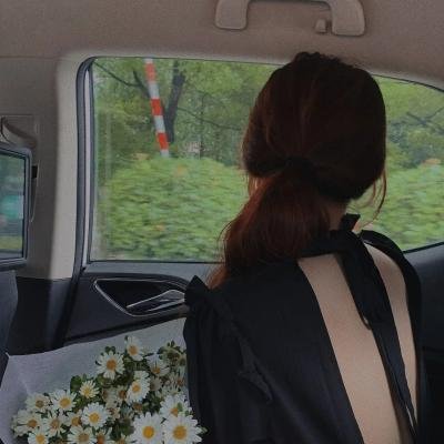 男生女生向前冲